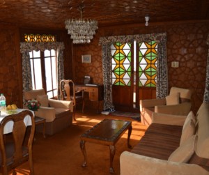 Why a Kashmir Shikara Houseboat Experience is a Once-in-a-Lifetime Adventure You Can’t Miss